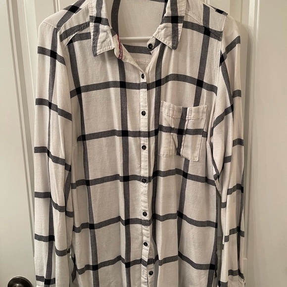 Maurices Tops - Maurices Black and White Flannel Shirt - size 0 (14W)